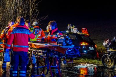 Weil der Stadt:Ueberholvorgang endet mit fuenf Schwerverletzten